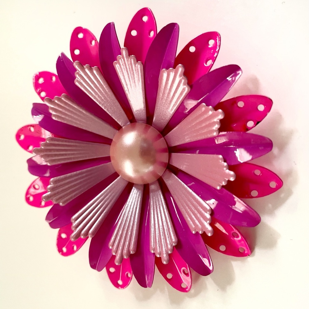 Vintage 60's Hot Pink & Purple Folded Pierced Petal Enamel Flower Pin Brooch - Picture 2 of 4